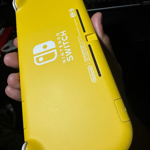 Nintendo Switch Lite - Bright Yellow